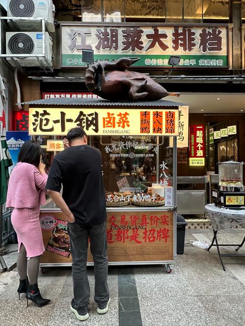 摆摊赚钱秘诀_乡镇开什么店赚钱_卤菜摊低成本高利润