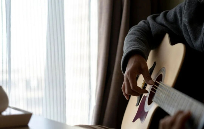 逆势而行的艺人策略_跳出爆款范式_原创视频赚钱