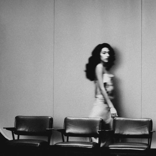 原创视频赚钱_跳出爆款范式_逆势而行的艺人策略